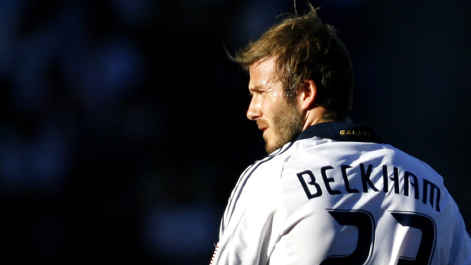 替补席边路球员是否更容易制造比赛变量，足球比赛替补席距离边线距离